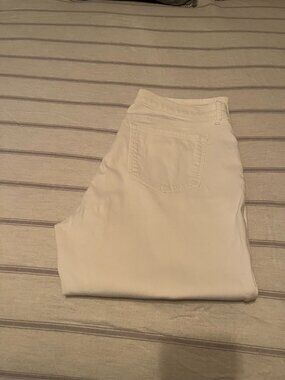Loft jeans sz. 10/30 capris - white (like new, only wore a few times)